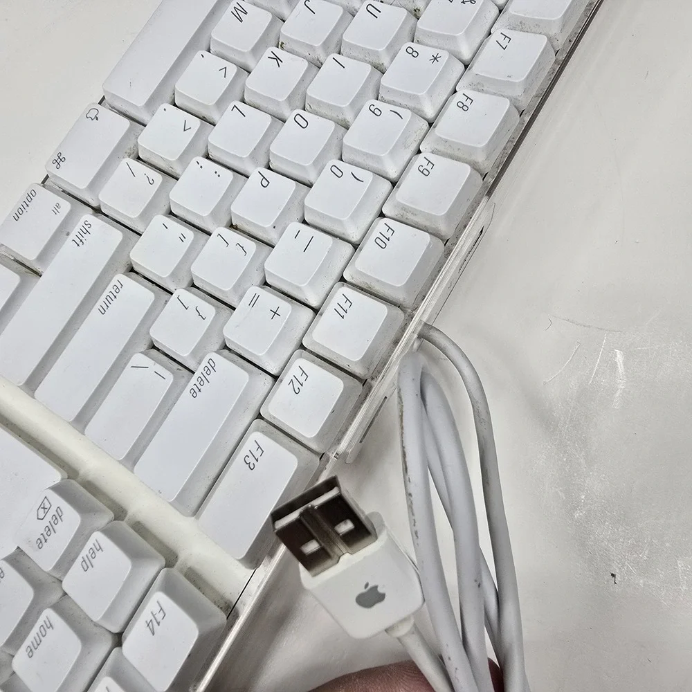 ⌨ Apple A1048 USB Wired Keyboard White Full Size Ergonomic Mac OS X Compatible